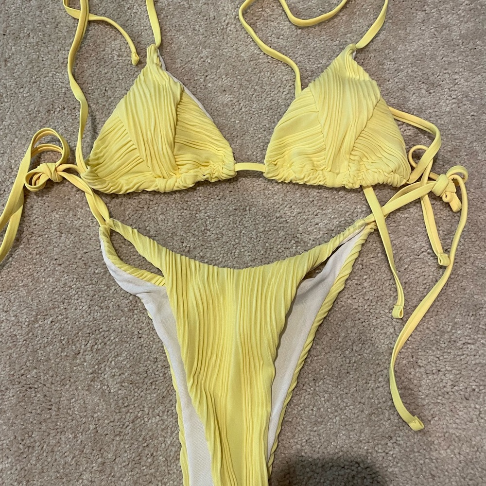 Yellow bikini size L never worn